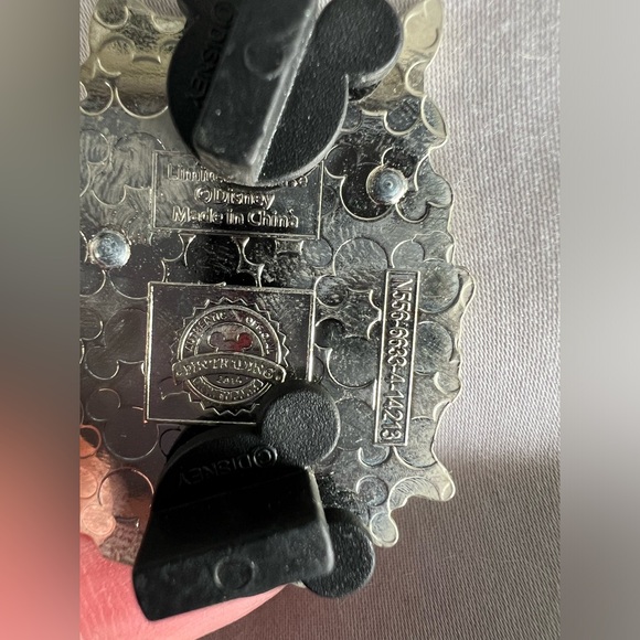 Disneyland 2014 half marathon official trading pin in pristine condition - Picture 4 of 5